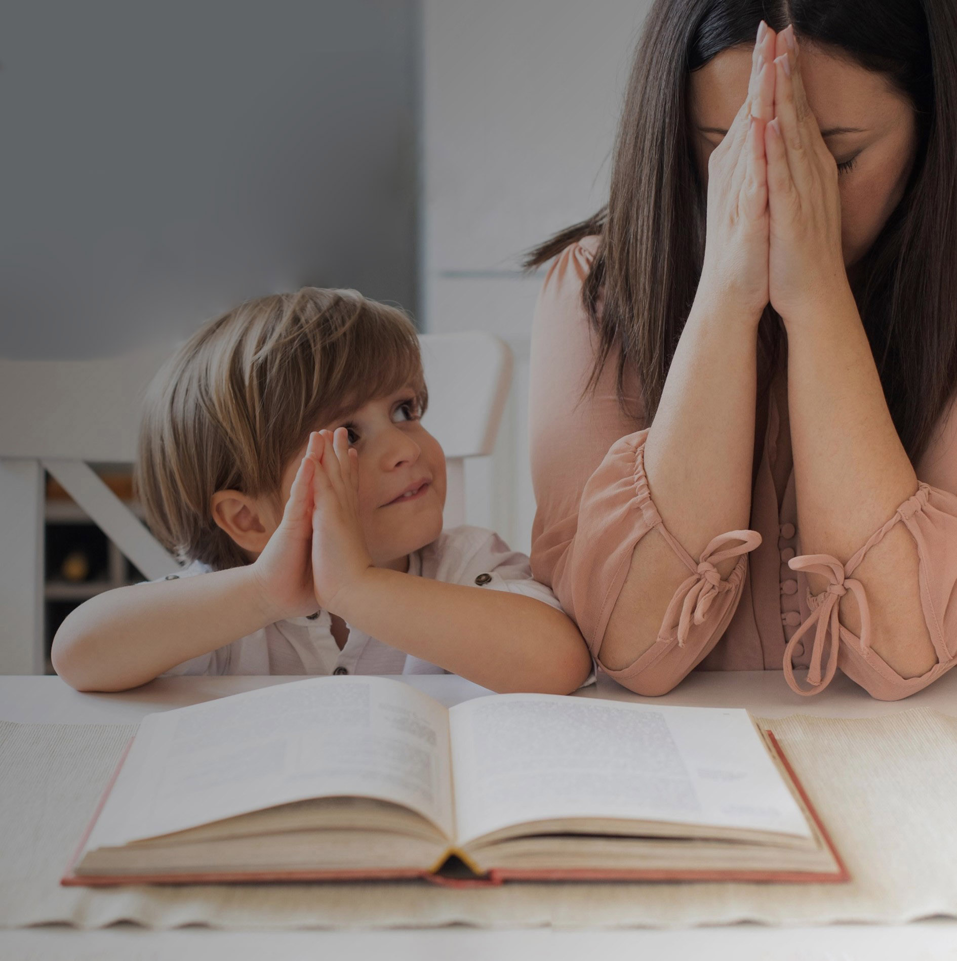 child praying with mum