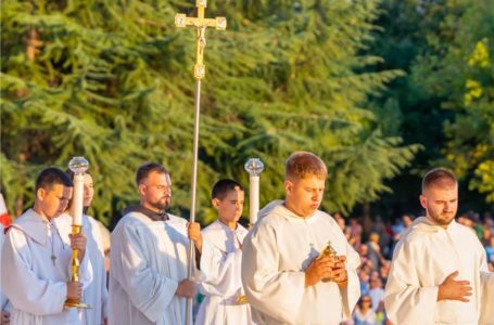 Take part in the Mass with your heart! (Father Slavko Barbarych, OFM)