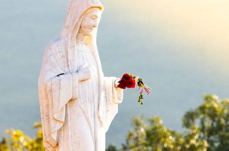 Put  God  in  the center  of  your  living! (Fr. Marinko Shakota, OFM)