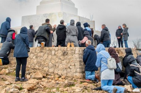 In humility pray for peace (Tereza Gazhiiova) 